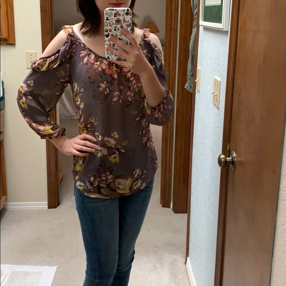 🌸 LC Lauren Conrad Cold Shoulder Floral Top